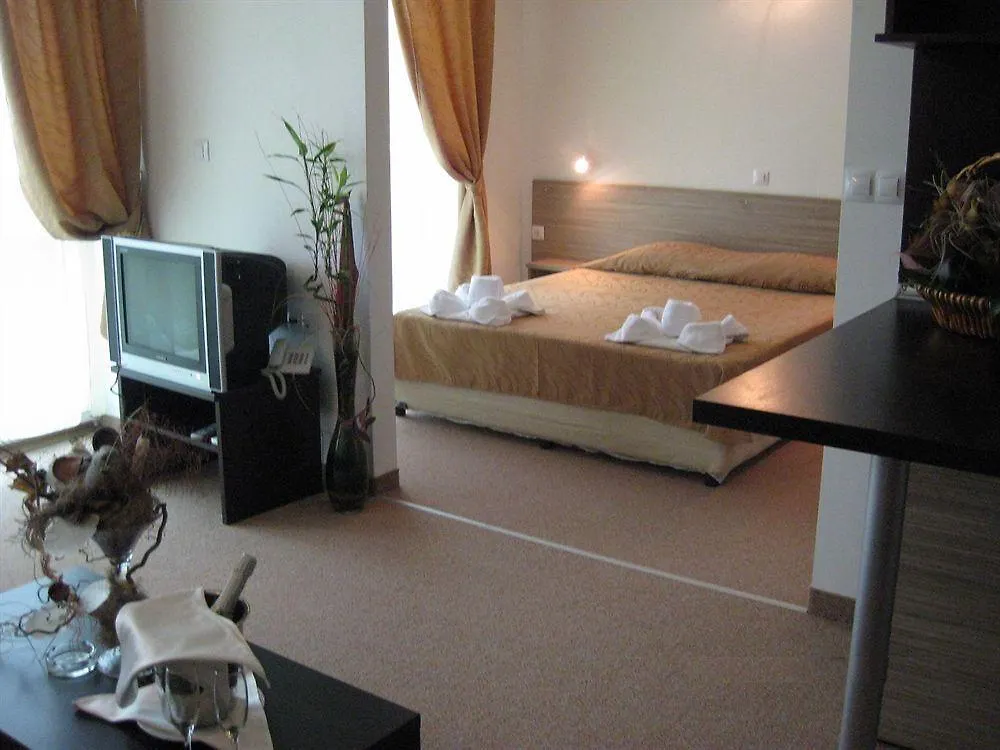 Clara Hotel Burgas 3*,